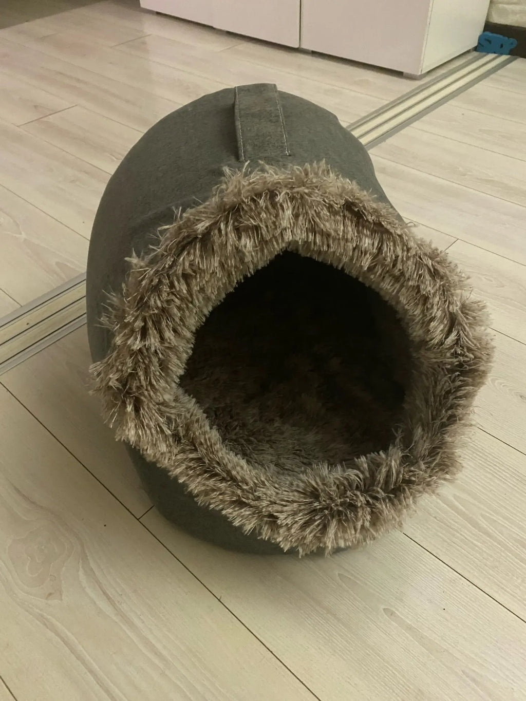 “Cozy Cat Cave Bed – Soft Warm Pet House for Indoor Cats & Kittens”